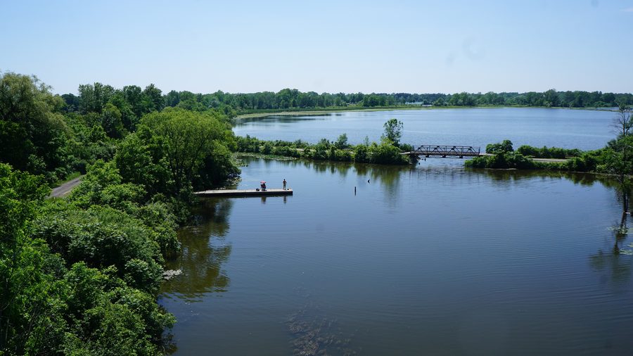 Waterford Ponds en Ontario avec des plans d’eau et un paysage de rive