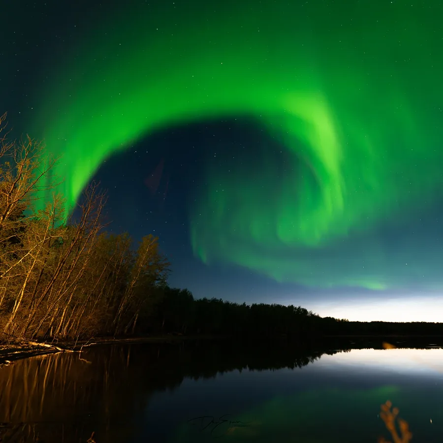 Aurore boréale au-dessus du lac Pinehouse au Saskatchewan
