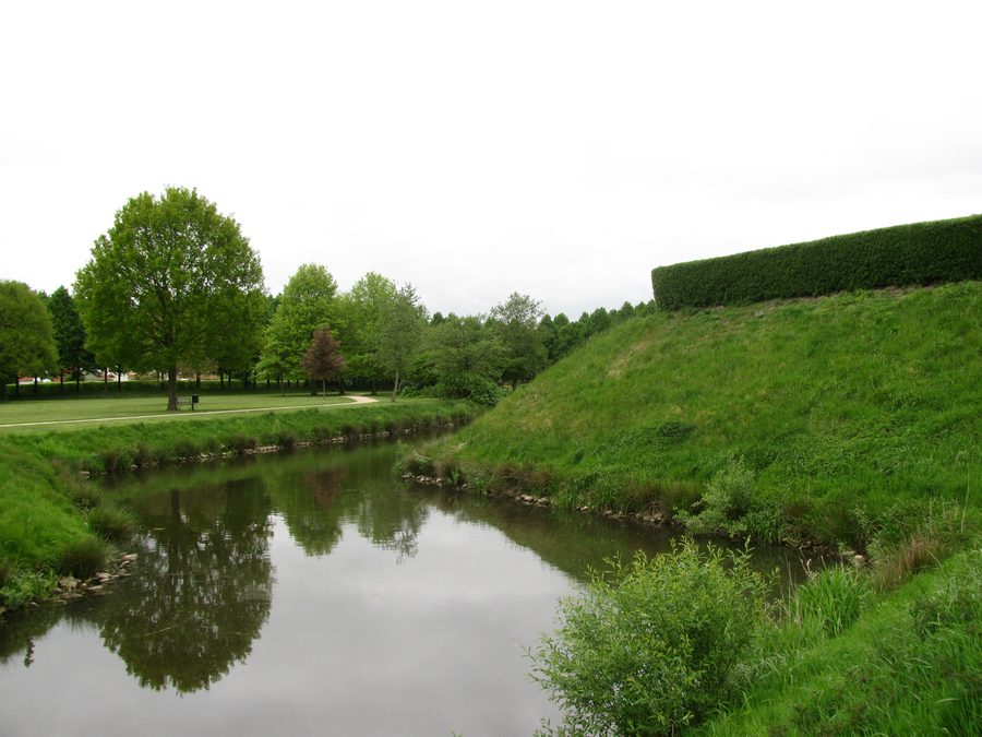 Bastion et fossé de la citadelle partiellement reconstruite de Vechta