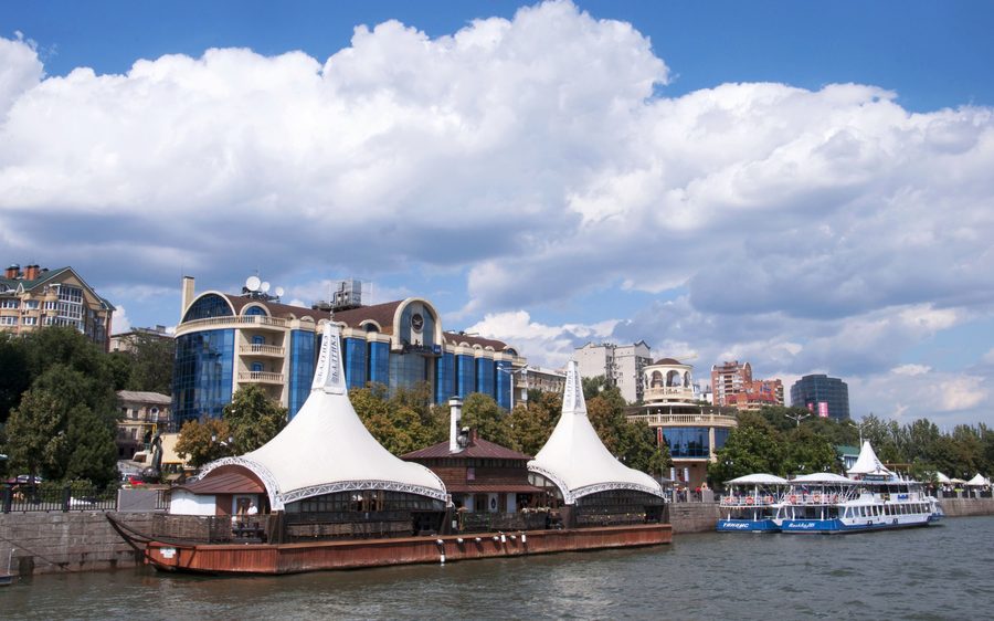 Promenade des quais du Don à Rostov-sur-le-Don.