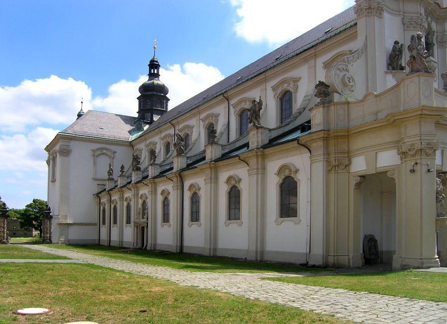 Vue extérieure du monastère cistercien d’Osek.