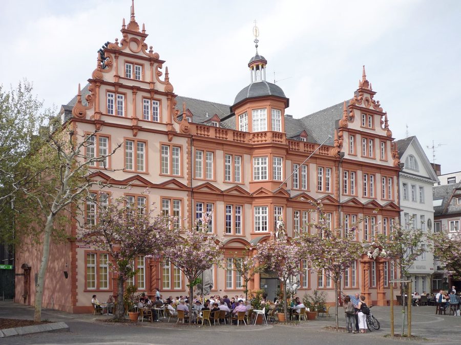 Maison Zum Römischen Kaiser avec l’ancienne partie du musée Gutenberg à Mayence