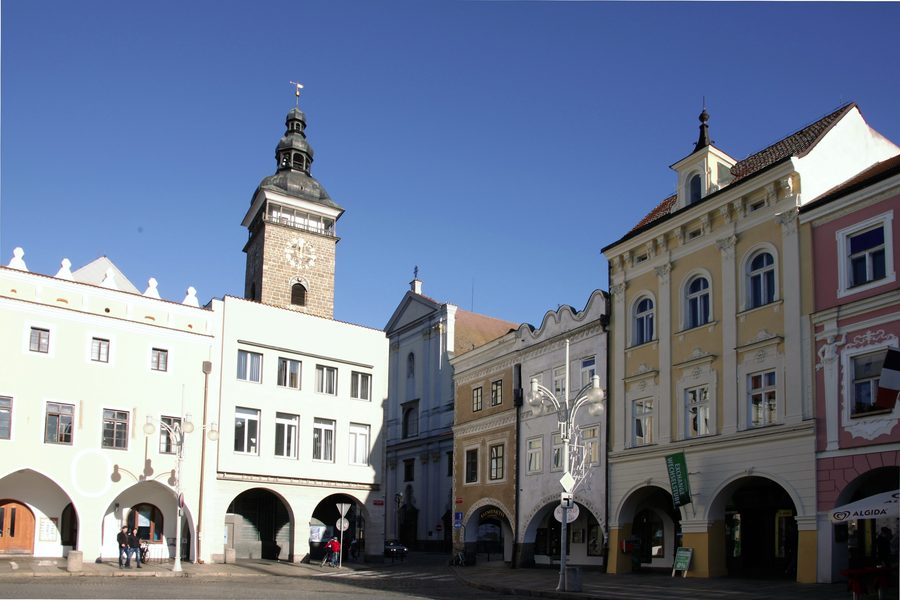 Place Přemysl-Otakar-II. avec des maisons bourgeoises historiques à České Budějovice
