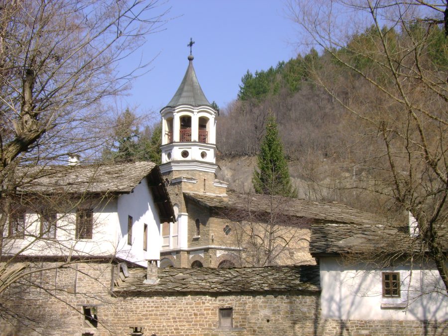 Dryanovo avec héritage monastique et environnement de parc naturel