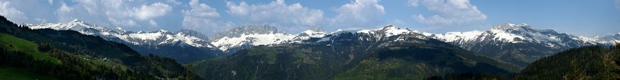 Vue depuis Furna Hinterberg sur la chaîne de montagnes du Rätikon