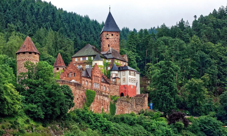 Château de Zwingenberg sur le Neckar au-dessus du village