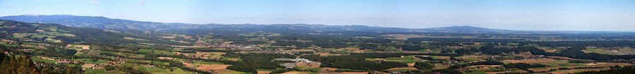 Vue panoramique sur le nord-est de la Styrie depuis la Ringwarte au Ringkogel près de Hartberg