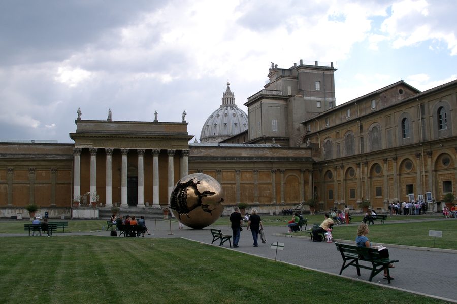 Jardins et cours intérieures des musées du Vatican