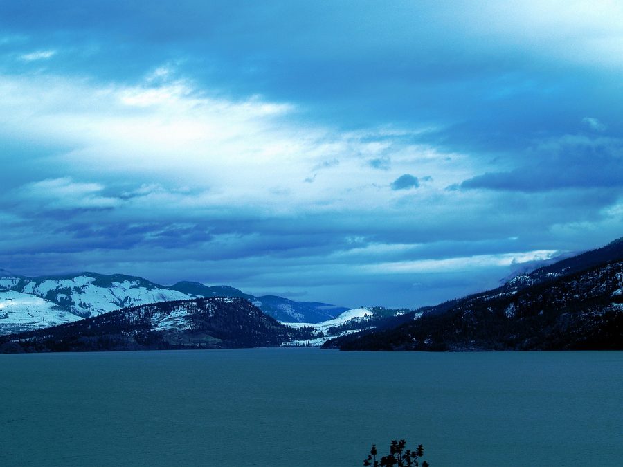 Matin d’hiver au-dessus du Kalamalka Lake près de Vernon