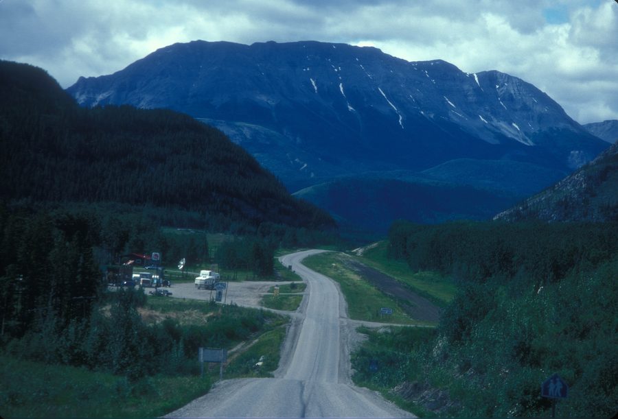 Vallée de Toad River sur la Highway 97, dans le nord de la Colombie-Britannique.