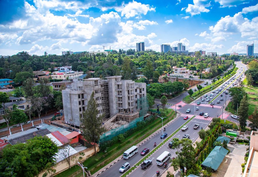 Scène de rue et vue de la ville de Kigali