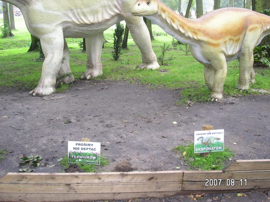 Attraction de dinosaures à Zaurolandia à Rogowo, Pologne