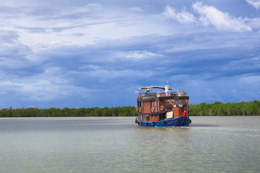 Bateau touristique dans les Sundarbans, Bengale-Occidental, Inde