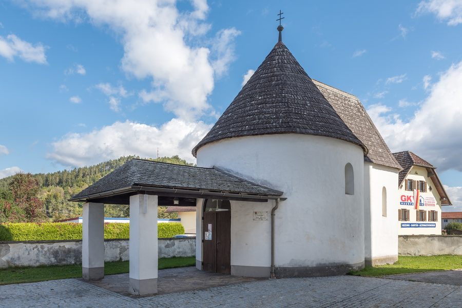 Ossuaire avec la chapelle Saint-Michel dans le cimetière de St. Ruprecht à Völkermarkt