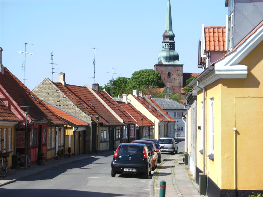 Rue historique Fiskergade avec des maisons à Nysted