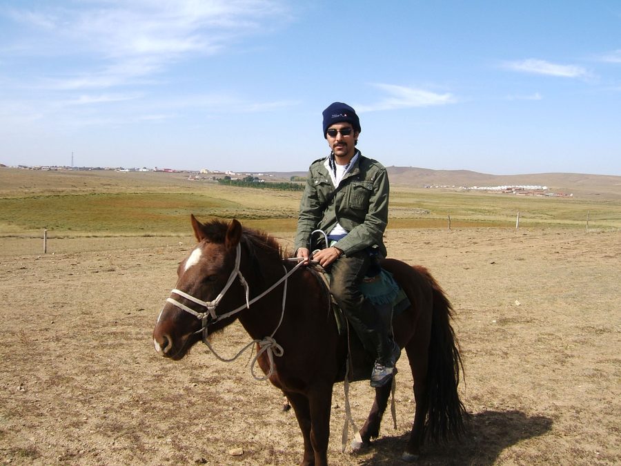Cavaliers dans les prairies de Xilamuren près de Hohhot, en Mongolie intérieure