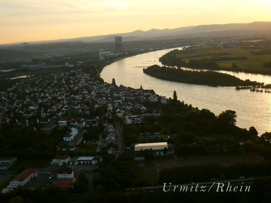 Vue aérienne d’Urmitz sur le Rhin avec l’île fluviale Urmitzer Werth