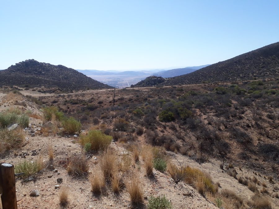 Vue le long d’une route orientée vers l’ouest en Afrique du Sud.
