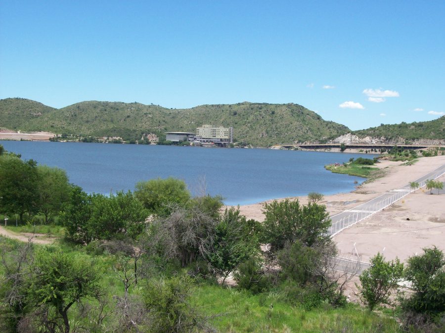 Lago Potrero de Los Funes dans la province de San Luis, Argentine.