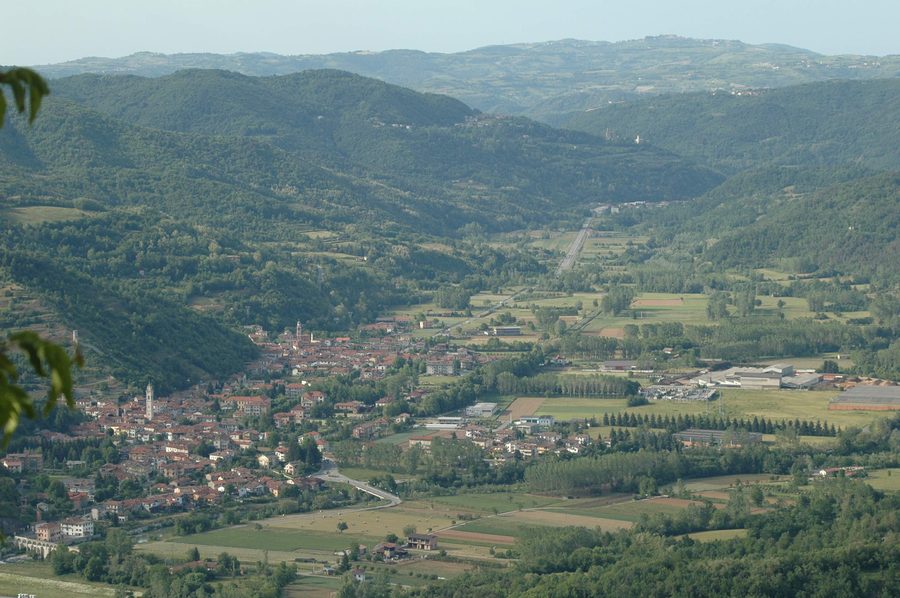 Vue de Bagnasco, dans la province de Cuneo, depuis la chapelle de Santa Giulitta