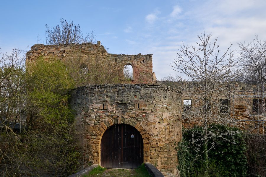 Ruines historiques du château à Wässerndorf près de Seinsheim