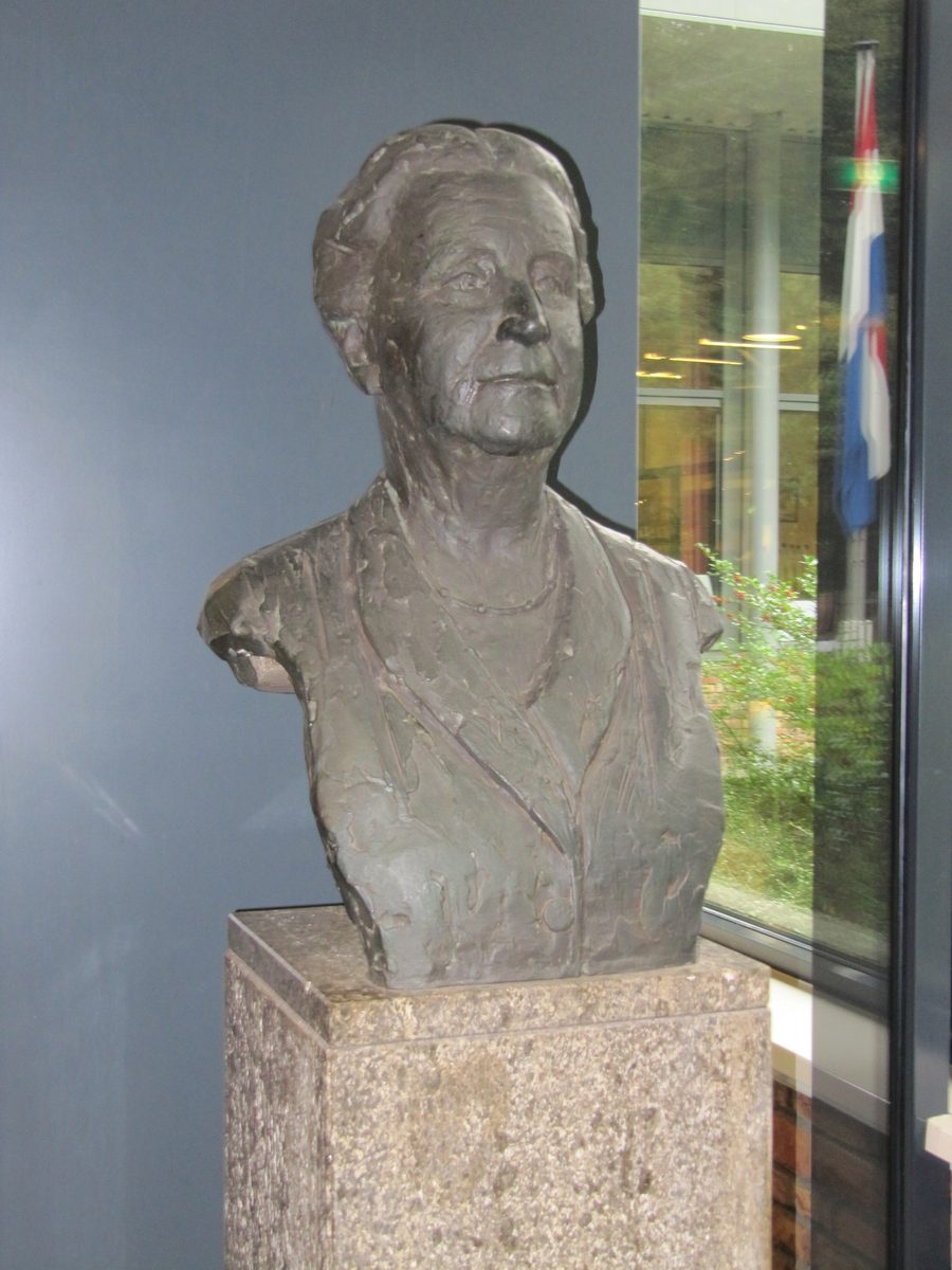 Buste de la reine Wilhelmine à l’entrée du National War and Resistance Museum à Overloon