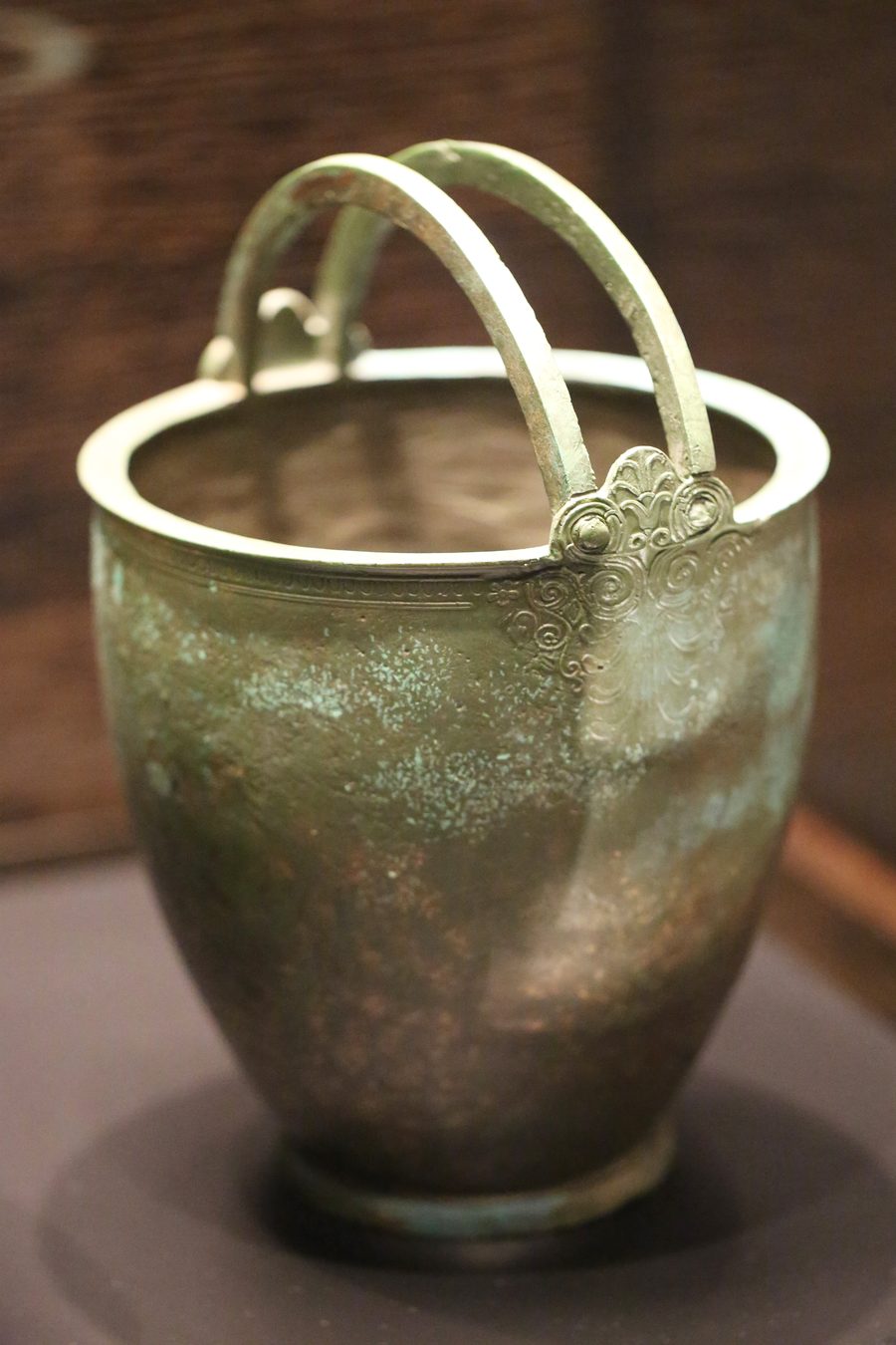 Situle en bronze provenant de la tombe princière celte de Waldalgesheim datant du IVe siècle av. J.-C.