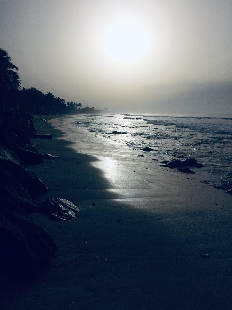 Plage et littoral de Kokrobite au Ghana