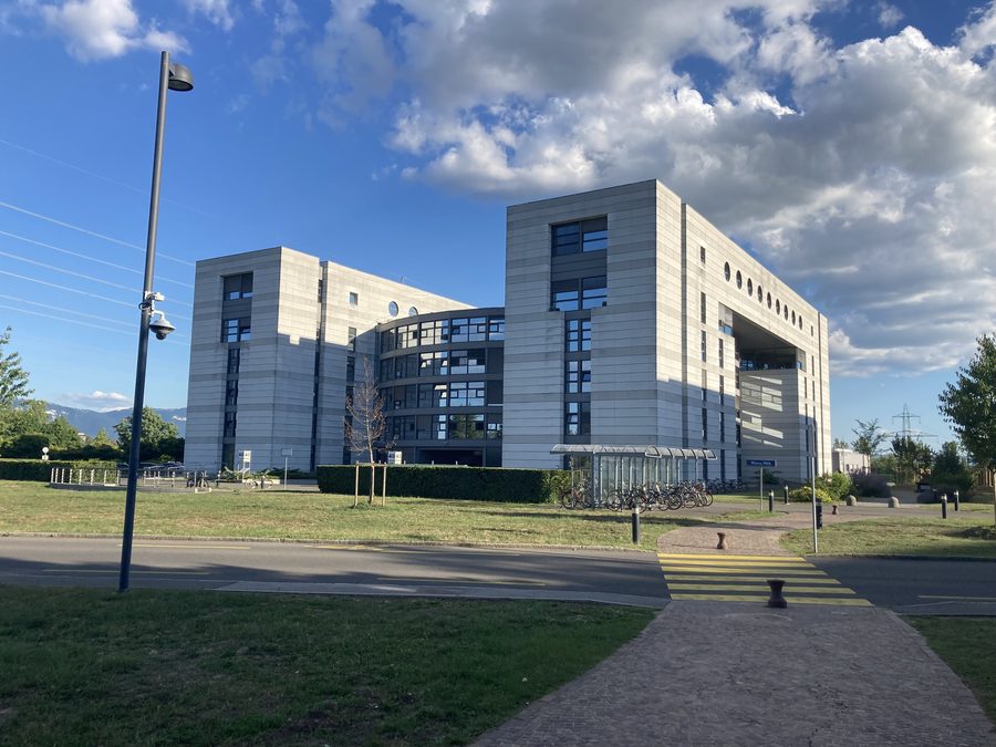 Bâtiment 40 du CERN sur le site de recherche à Meyrin