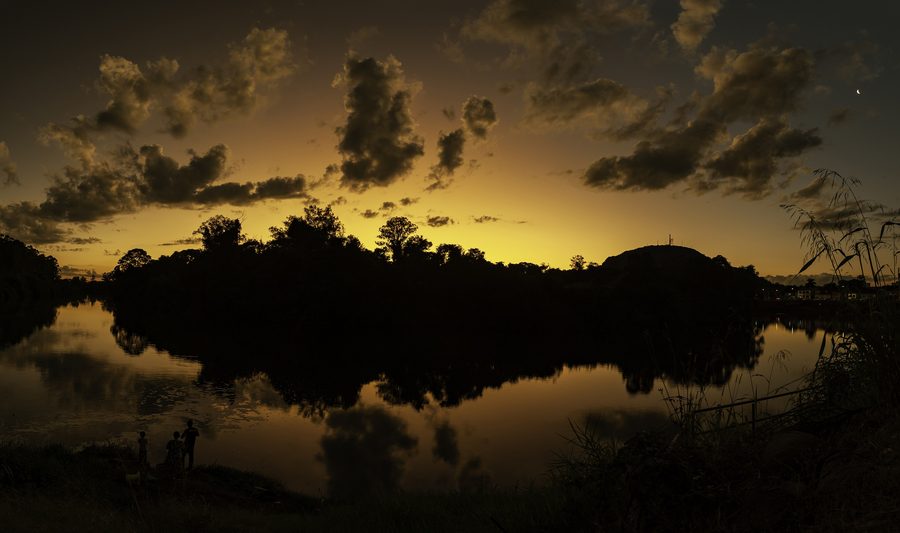 Le rio Caí au coucher du soleil à Montenegro, dans l’État brésilien du Rio Grande do Sul