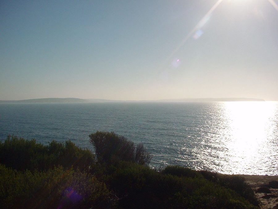 Paysage côtier de Bremer Bay avec baie et végétation naturelle du rivage