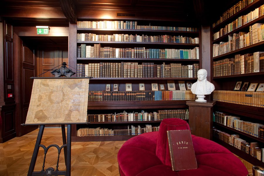 Bibliothèque historique de la famille Apponyi dans le manoir d’Oponice