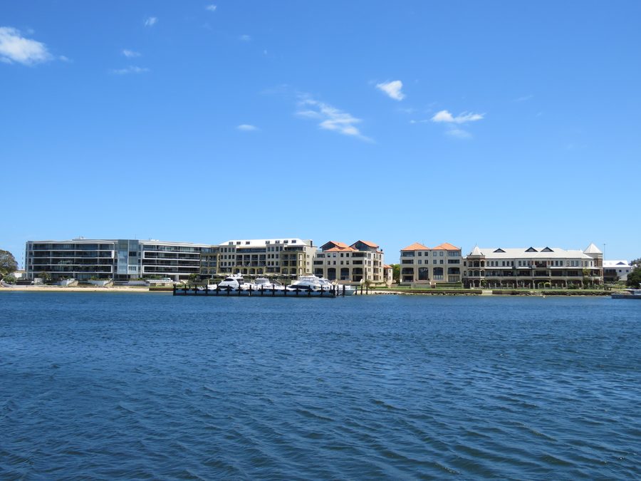 Immeubles d’appartements sur le Swan River à North Fremantle, en Australie-Occidentale