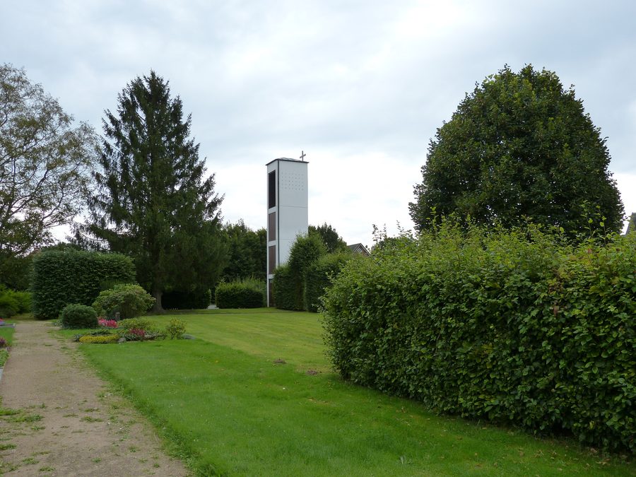 Tour-clocher de l’église des Apôtres-Jean à Oering