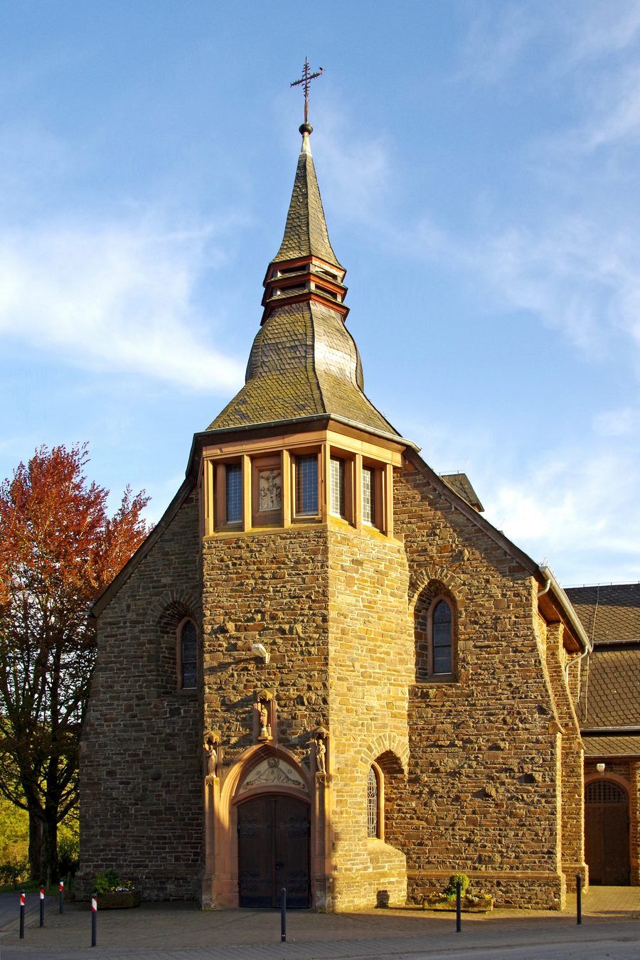 Tour nord avec portail de l’église Sainte-Marie-Madeleine à Arzfeld