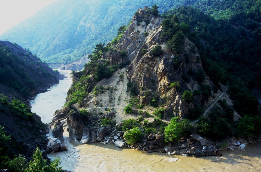 Vallée encaissée étroite du Kelkit Çayı près de Niksar entre Erbaa et Reşadiye