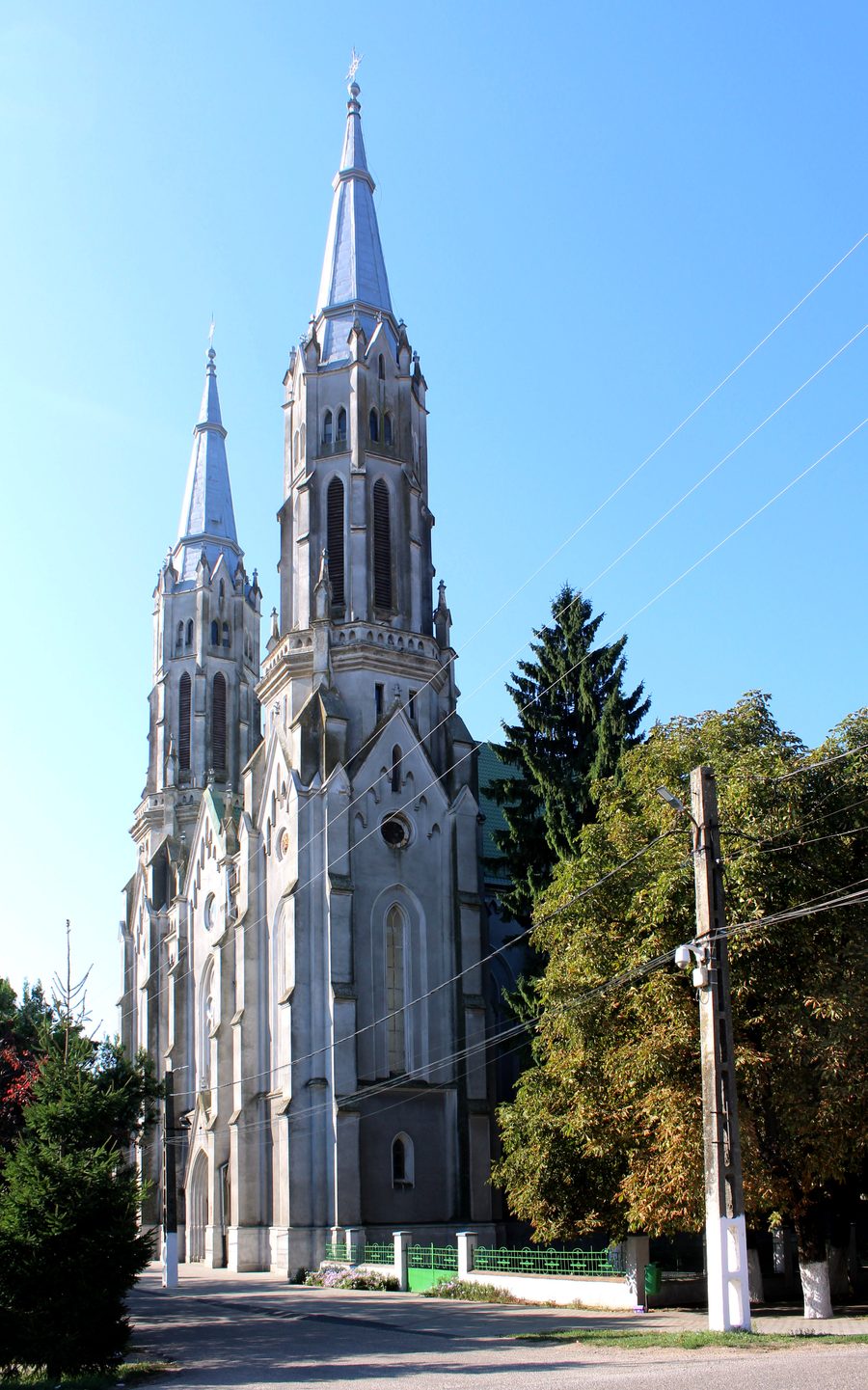 Église catholique romaine à Vinga, Roumanie, en 2017