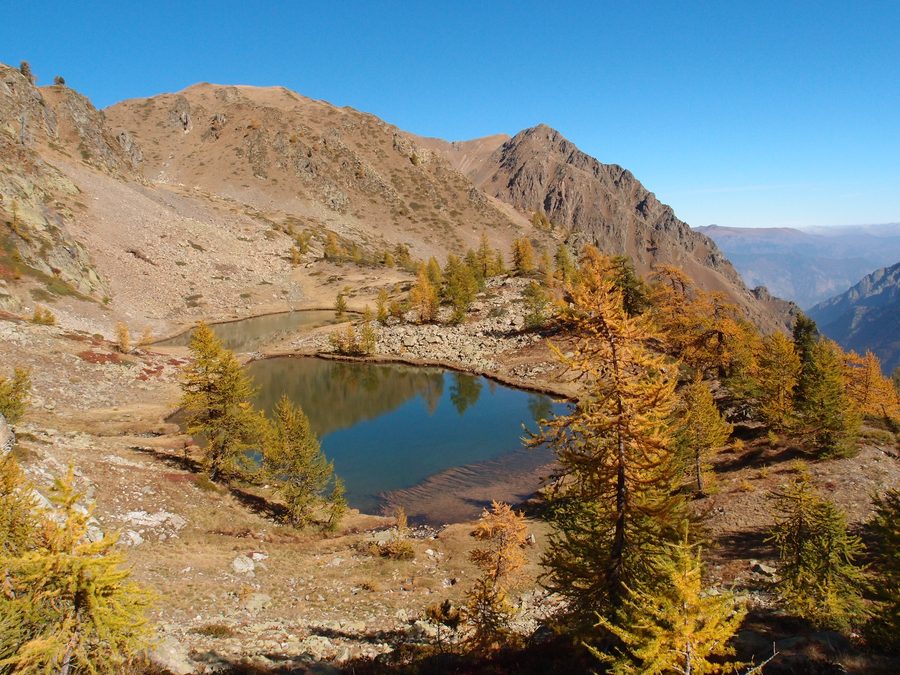 Laghi Mauton dans les Alpes maritimes, dans un paysage montagneux du Cuneese