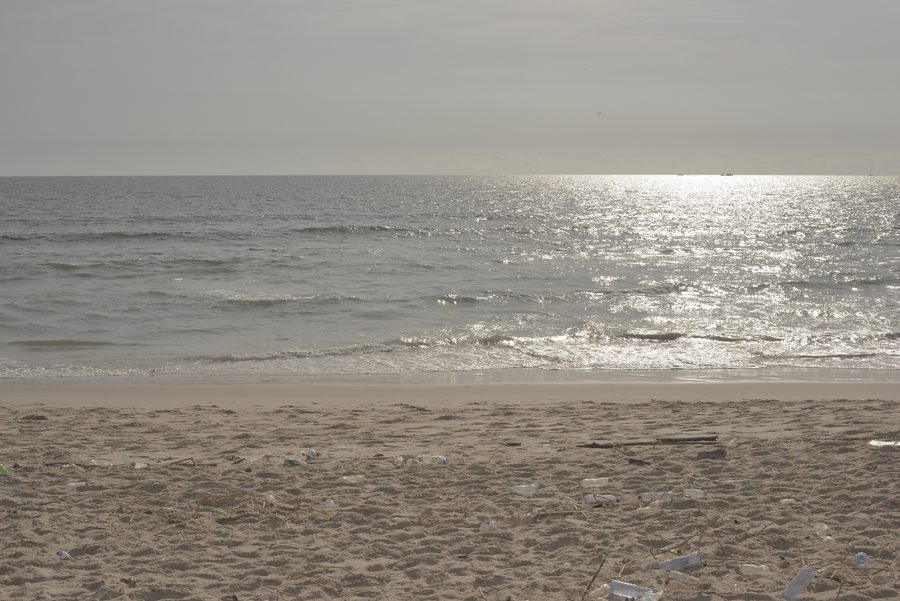 Plage de sable sur la côte près de Pointe-Noire