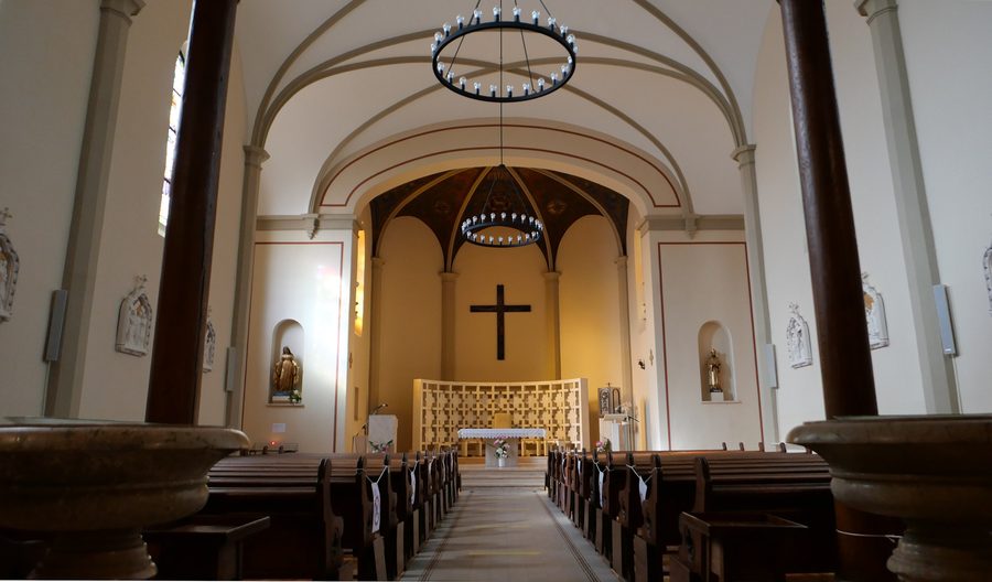 Intérieur de l’église catholique Saints-Jacques-et-Philippe à Vernier