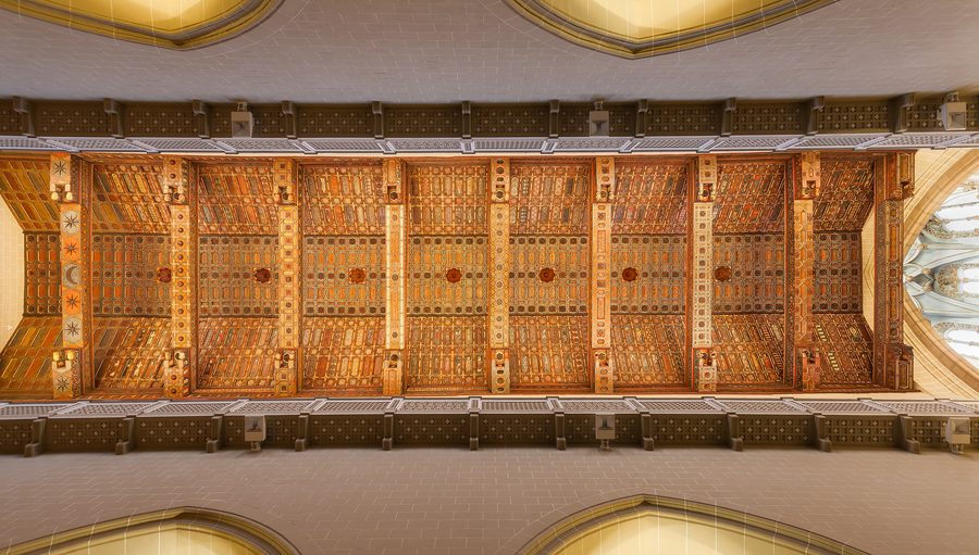 Plafond à caissons décoré mudéjar dans la cathédrale de Teruel, Aragon