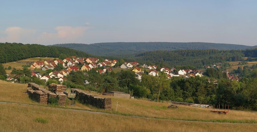Weibersbrunn dans le Spessart avec le Geiersberg à l’arrière-plan