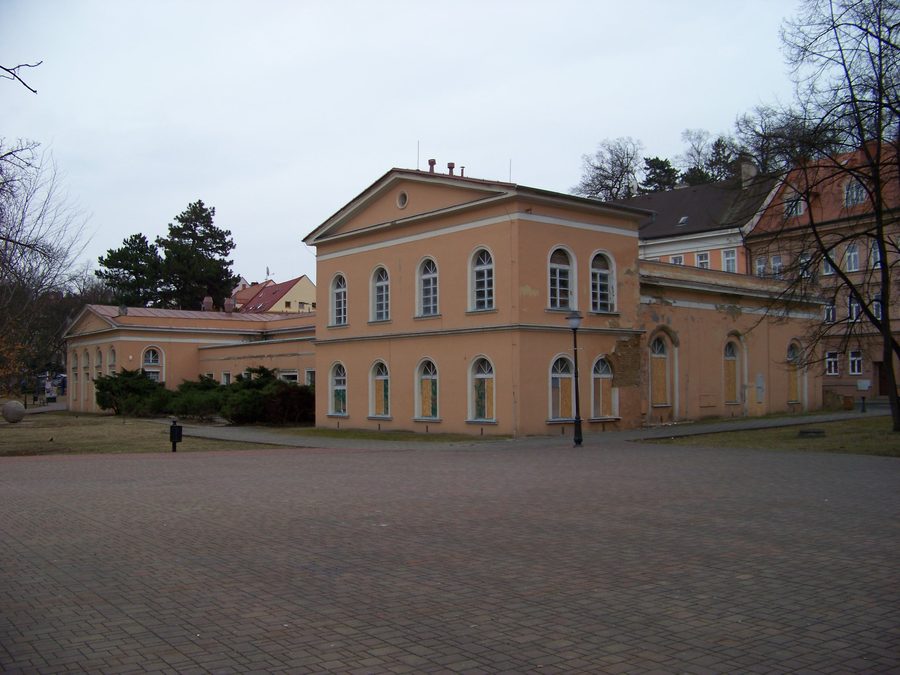 Parc thermal avec les bâtiments Hadí-Lázně à Teplice.