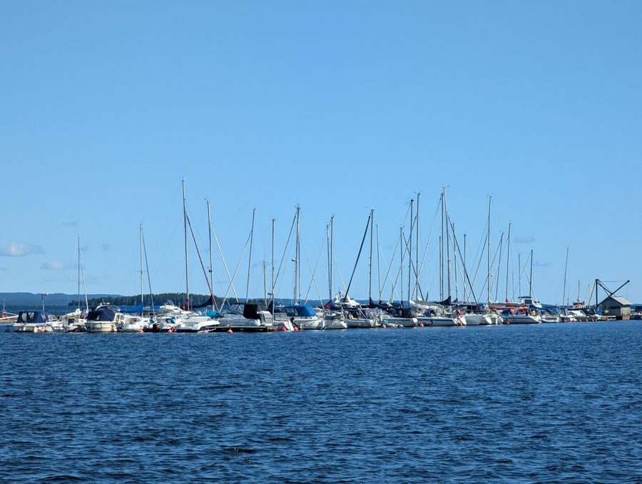 Bateaux sur le Vättern près de Karlsborg