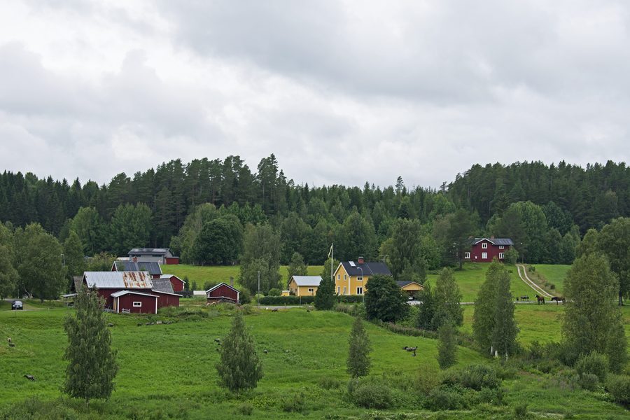 Bâtiments au nord-ouest du pont à Vindeln, comté de Västerbotten, Suède