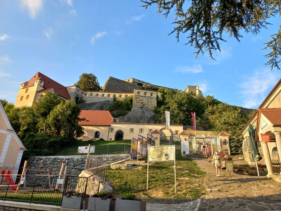 Le château de Riegersburg sur un rocher en Styrie du Sud-Est.