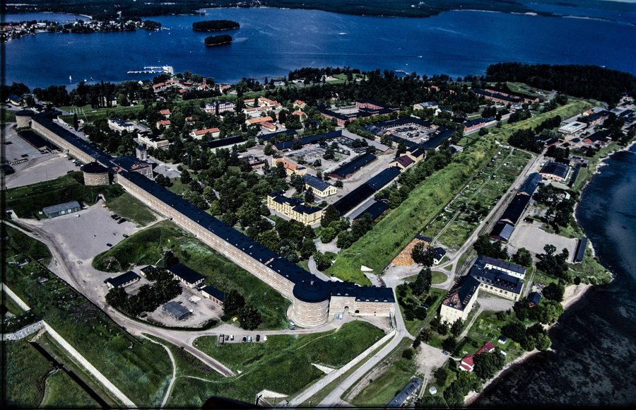 Vue extérieure de la Karlsborgs fästning à Karlsborg