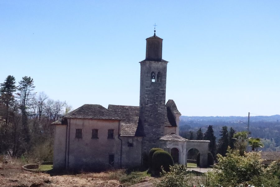 Vue extérieure de l’église Sant'Antonio Abate à Vacciago