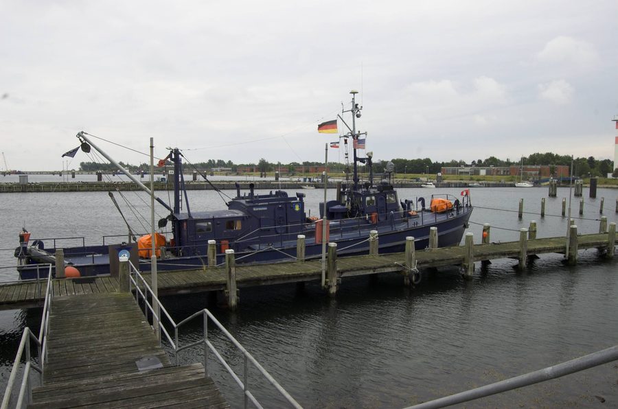 Port de l’ancienne base navale d’Olpenitz avec un navire
