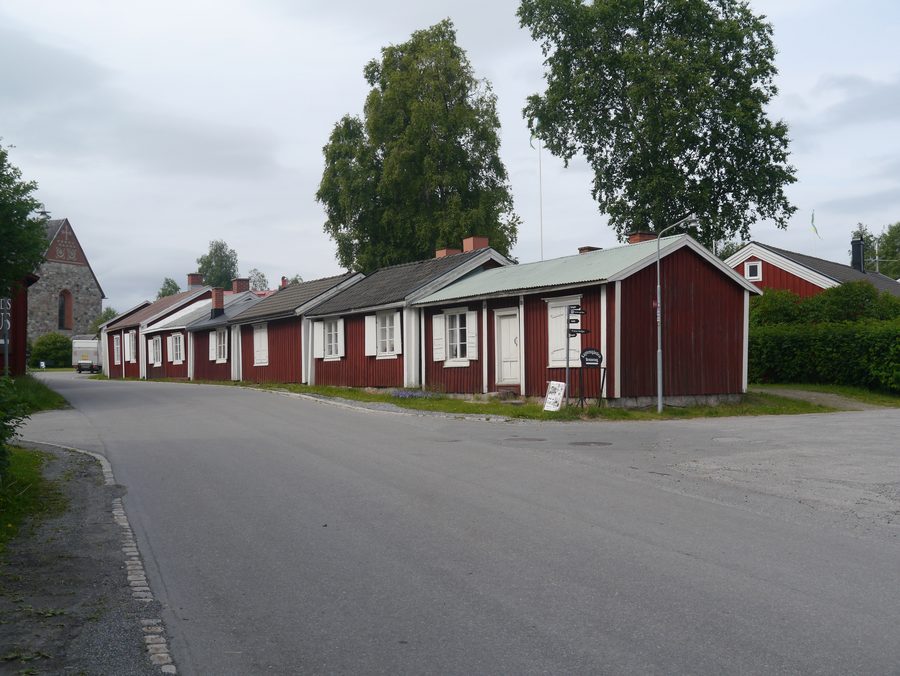 Maisons en bois dans la cité-église de Gammelstad près de Luleå, Suède.